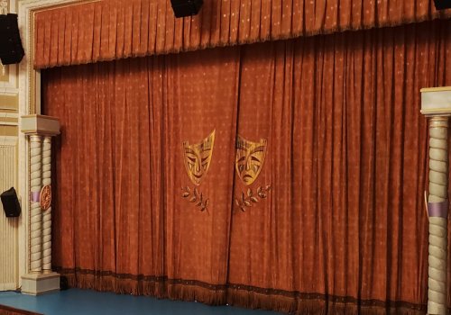 Искусство преображения: Театр и его Гардероб